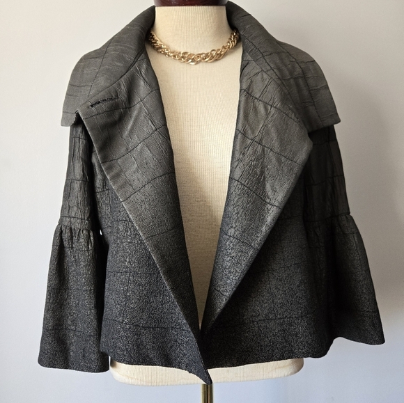 Jaqueline Conoir- Gray Textured Crop Jacket With Bwll Sleeves. Size 2 - Picture 8 of 13